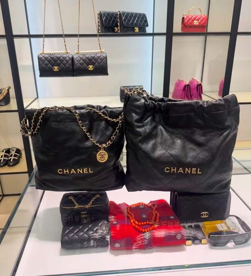 CHANEL 𝟐𝟒𝐛新款荔枝纹 𝟐𝟐手袋 小号黑色金扣 AS3260 - Image 2