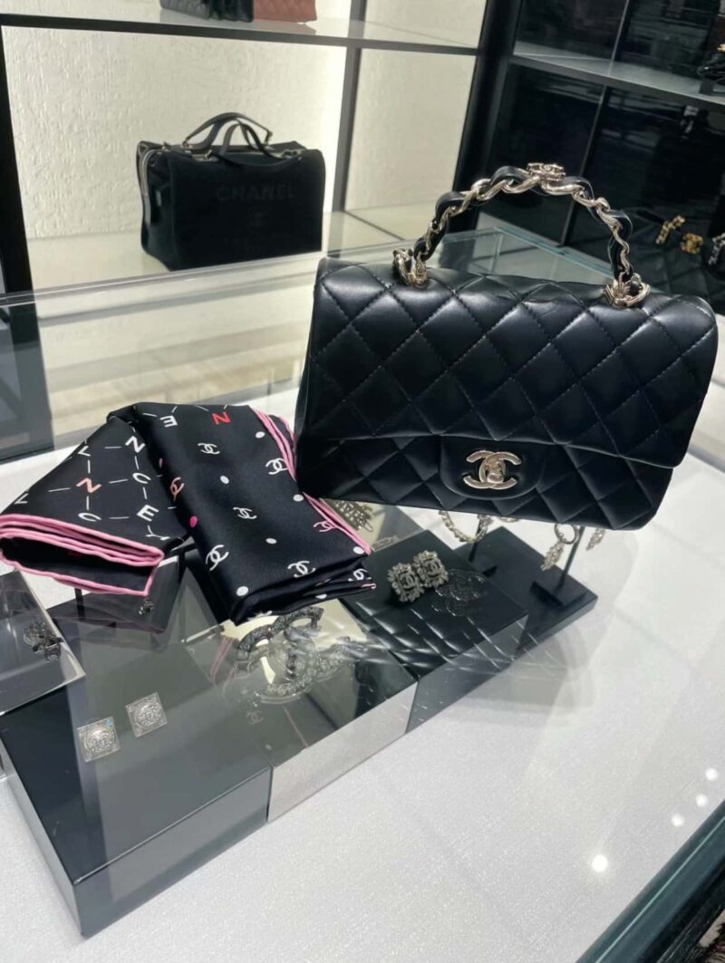 𝐂𝐡𝐚𝐧𝐞𝐥 𝟐𝟑k 秋冬新款“双C”手柄CF 黑色 AS2431 - Image 2