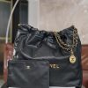 𝐂𝐇𝐀𝐍𝐄𝐋 𝟐𝟒𝐛新款荔枝纹 𝟐𝟐手袋 中号黑色金扣 AS3261