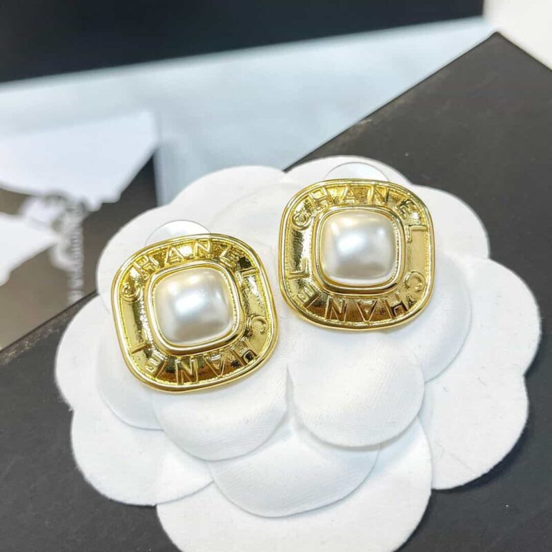 CHANEL香奈儿双c复古金色耳钉耳环