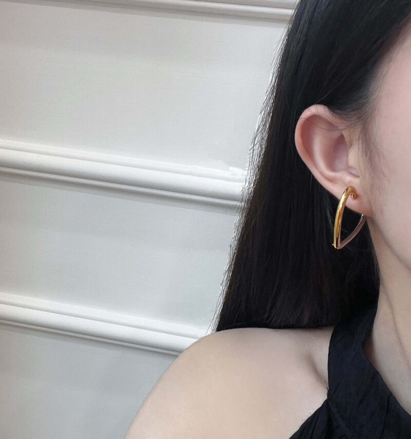 ☀️原单货 ☀️☑️ Celine瑟琳简约风桃心爱心耳钉耳环 ☀️ - Image 5