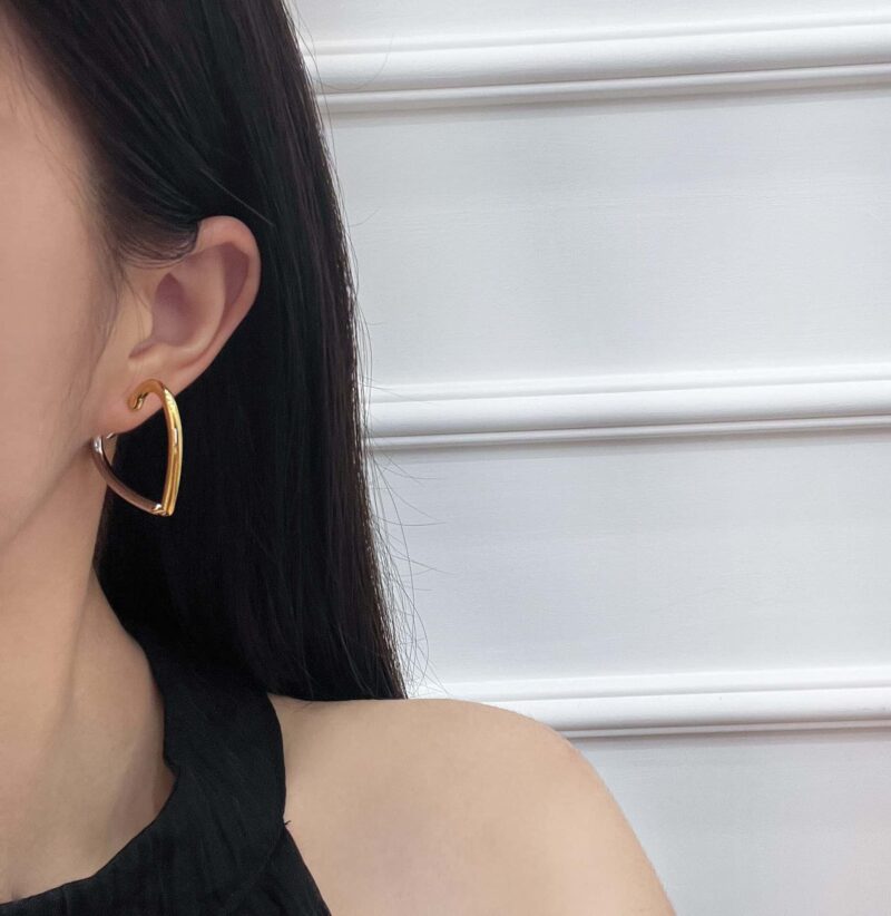 ☀️原单货 ☀️☑️ Celine瑟琳简约风桃心爱心耳钉耳环 ☀️ - Image 7