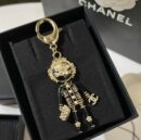 CHANEL香奈儿双c黑金狮子胸针 钥匙扣