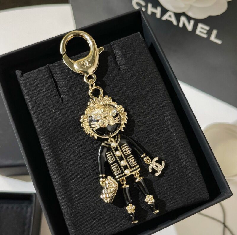 CHANEL香奈儿双c黑金狮子胸针 钥匙扣 - Image 2