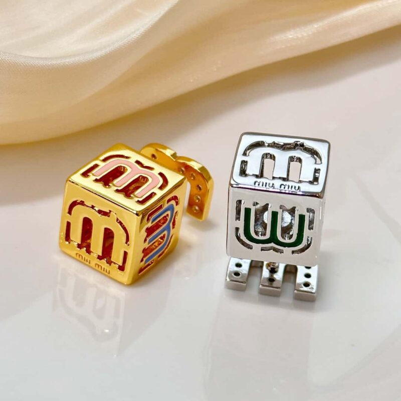 MIUMIU耳钉耳环 MIU MIU缪缪方块字母耳钉耳环 - Image 10