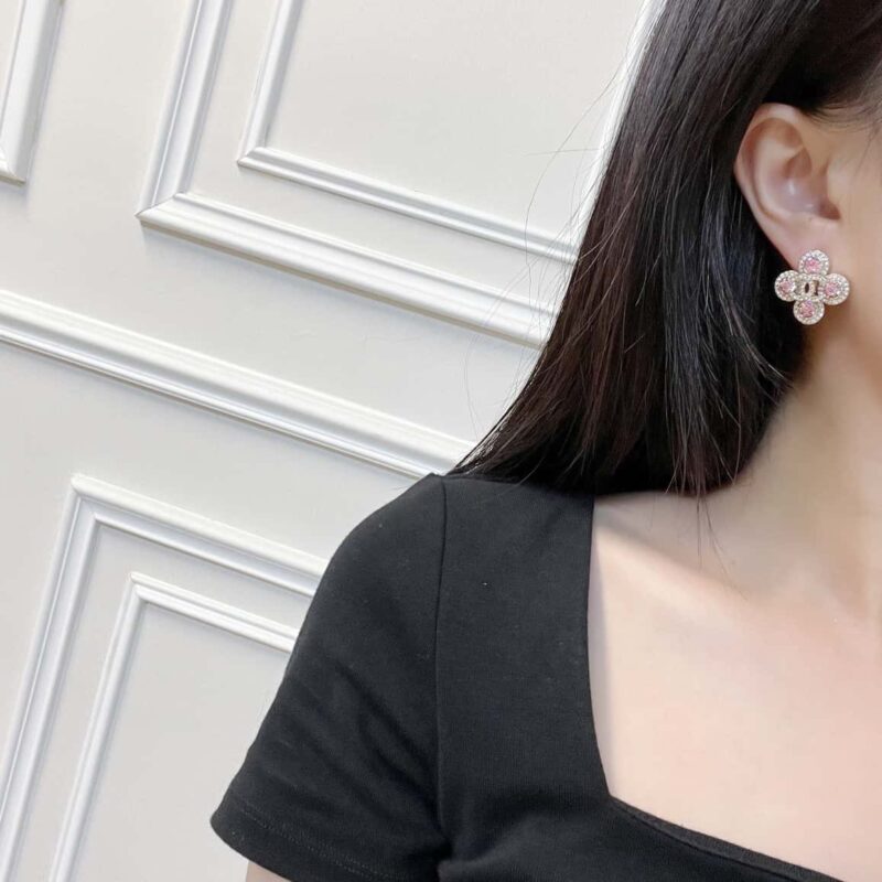 ☀️☑️ 香奈儿C1双c四叶草粉钻耳钉耳环 - Image 5