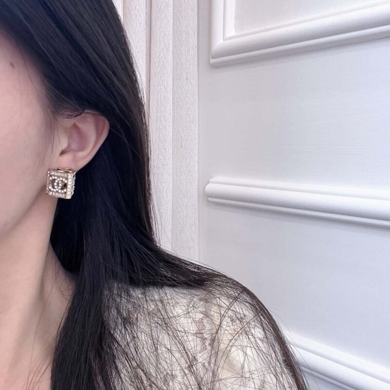 香奈儿耳钉耳环 ☀️☑️ 香奈儿c1双c满钻三角形耳钉耳环 ☀️ - Image 7