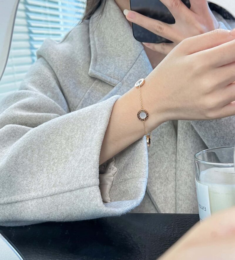 ☀BVLGARI宝格丽圆饼四花手链 ☀️玫瑰金色白贝母 黑玛瑙 ☀️可适合15-19cm手围 - Image 5