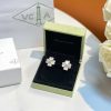 IMG_651020210524-131018.jpg Van Cleef &Arpels 梵克雅宝cosmos 四叶草贝母耳拍 项链