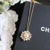 CHANEL香奈儿太阳花胸针