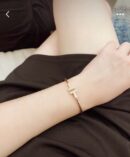 带钻 ☀️Tiffany&co 蒂芙尼 经典款T字系列 带钻银色玫瑰金双T手镯 ☀️