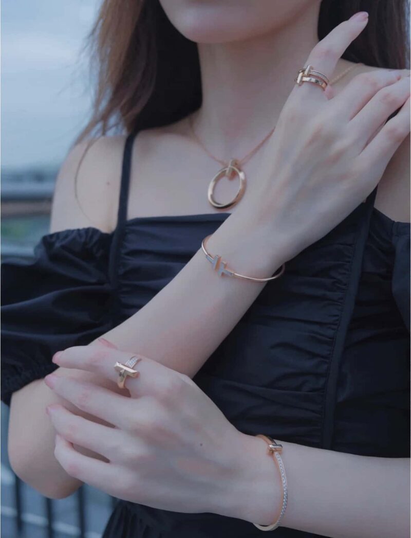 双白贝款 白贝带钻款☀️原单货 ☀️Tiffany&co 蒂芙尼 经典款T字系列 白贝带钻银色玫瑰金双T手镯 ☀️ - Image 17