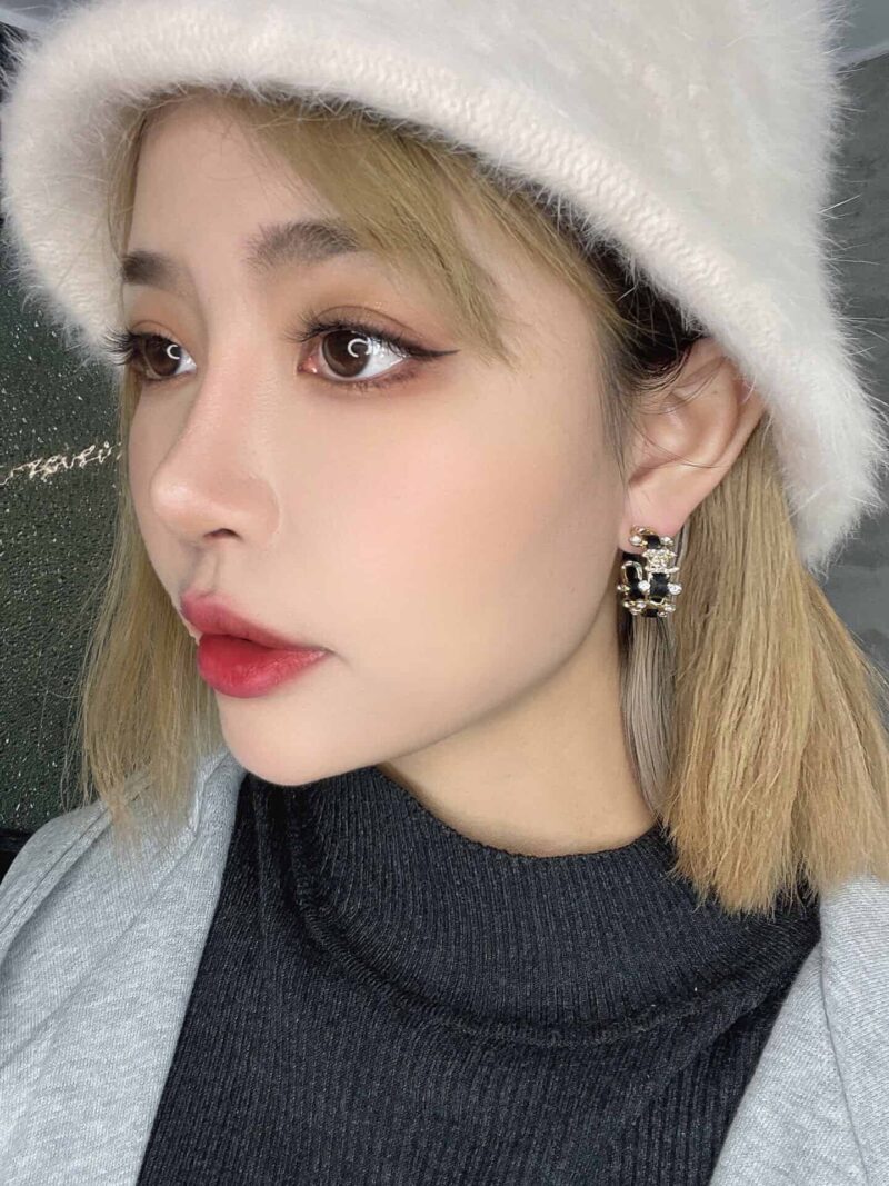CHANEL香奈儿双c黑皮绳耳钉耳环 - Image 2