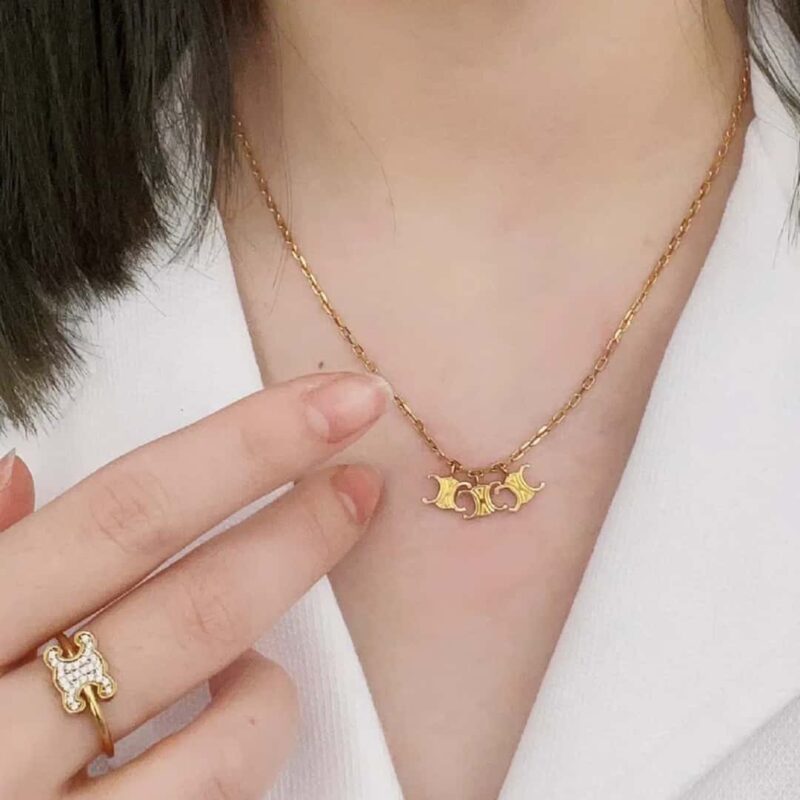 Celine瑟琳流苏金色字母项链 - Image 5