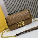 Fendi 小号 Fendigraphy 小牛皮流浪包 粉色