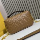 Fendi 小号 Fendigraphy 小牛皮流浪包 粉色