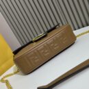 Fendi 小号 Fendigraphy 小牛皮流浪包 粉色