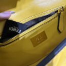 Fendi 小号 Fendigraphy 小牛皮流浪包 棕色