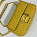 Fendi 小号 Fendigraphy 小牛皮流浪包 棕色