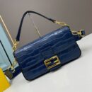 Fendi 中号鳄鱼皮法棍包，蓝色