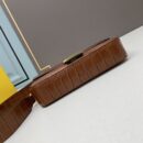Fendi 中号鳄鱼皮法棍包，棕色
