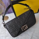 Fendi 中号 FF 图案面料法棍包，黑色