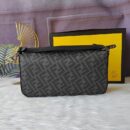 Fendi 中号 FF 图案面料法棍包，黑色