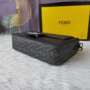 Fendi 中号 FF 图案面料法棍包，黑色