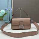 Fendi 中号法棍复刻包，鳄鱼皮，杏色