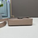 Fendi 中号法棍复刻包，鳄鱼皮，杏色