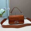 Fendi 中号法棍复刻包，鳄鱼皮，棕色