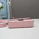 Fendi 中号法棍复刻包，鳄鱼皮，粉色