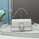 Fendi 中号法棍复刻包，鳄鱼皮，白色