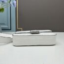 Fendi 中号法棍复刻包，鳄鱼皮，白色