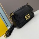 Fendi Nano First 包，采用纳帕皮革，白色