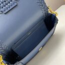 Fendi 中号法棍包，蓝色拼接皮革