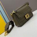 Fendi 中号法棍包，绿色拼接皮革