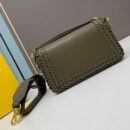 Fendi 中号法棍包，绿色拼接皮革