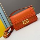 Fendi 中号法棍包，橙色拼接皮革
