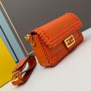 Fendi 中号法棍包，橙色拼接皮革