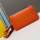 Fendi 中号法棍包，橙色拼接皮革