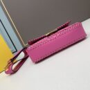 Fendi 中号法棍包，采用缝线皮革，玫瑰色