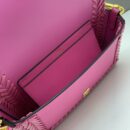 Fendi 中号法棍包，采用缝线皮革，玫瑰色