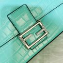 Fendi 中号法棍包，采用缝线皮革，玫瑰色