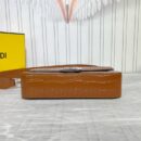 Fendi 中号法棍复刻包，鳄鱼皮，杏色