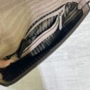 Fendi 中号法棍包，采用缝线皮革，白色