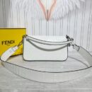 Fendi 中号鳄鱼皮法棍包，蓝色