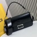Fendi 中号鳄鱼皮法棍包，棕色
