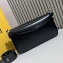 Fendi 中号鳄鱼皮法棍包，棕色