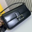 Fendi 中号鳄鱼皮法棍包，棕色